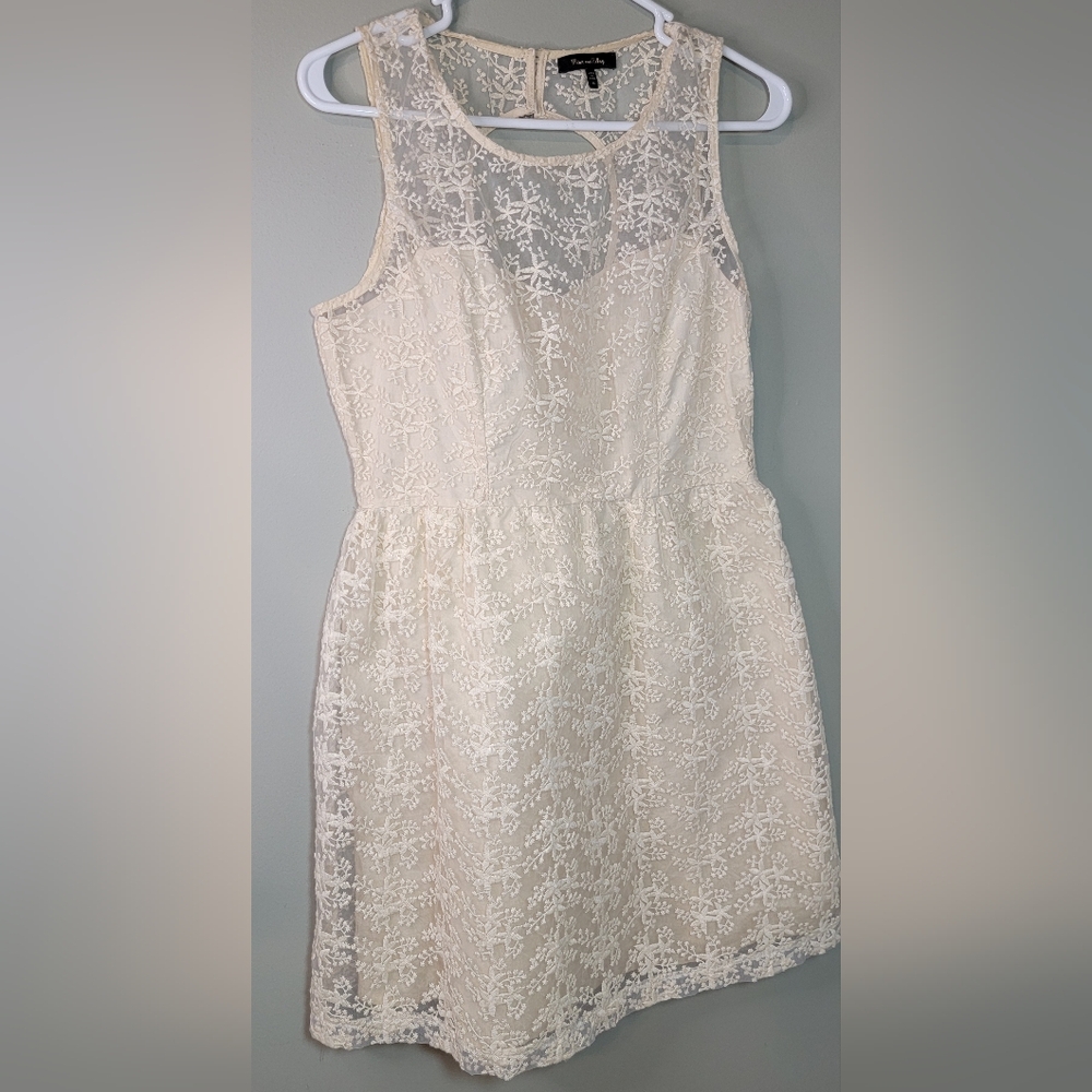 Max and Riley Women’s Cream Lace Midi Dress - Elegant Floral Overlay Size Medium